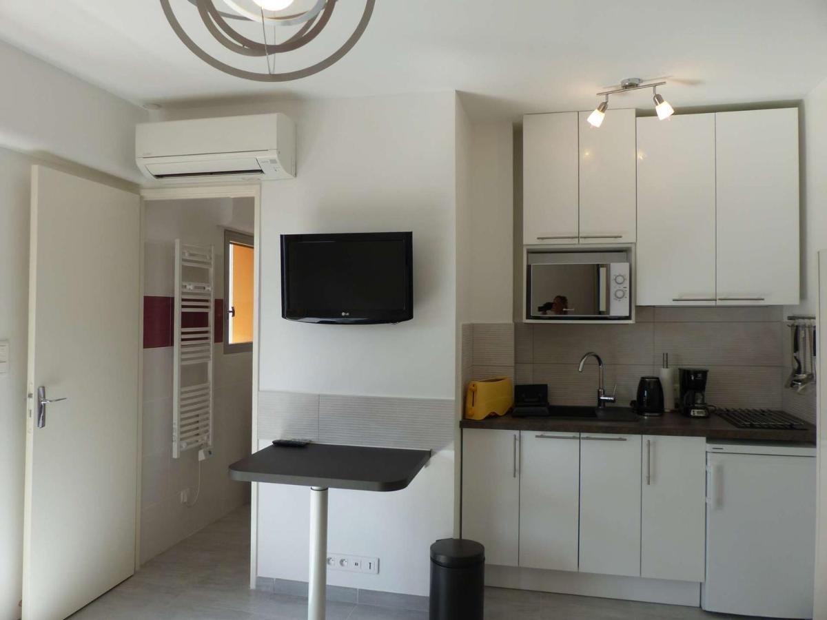 Charmant Studio Climatise Avec Balcon A 50M De La Plage - Le Lavandou Centre-Ville - Fr-1-308-110 Экстерьер фото